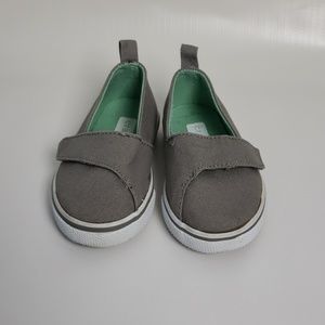 Kids Crazy 8 Gray Canvas Casual Shoes size 5